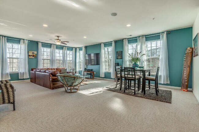Building Photo - 3-bedroom, 2.5-bathroom condo with a great open-concept main level.