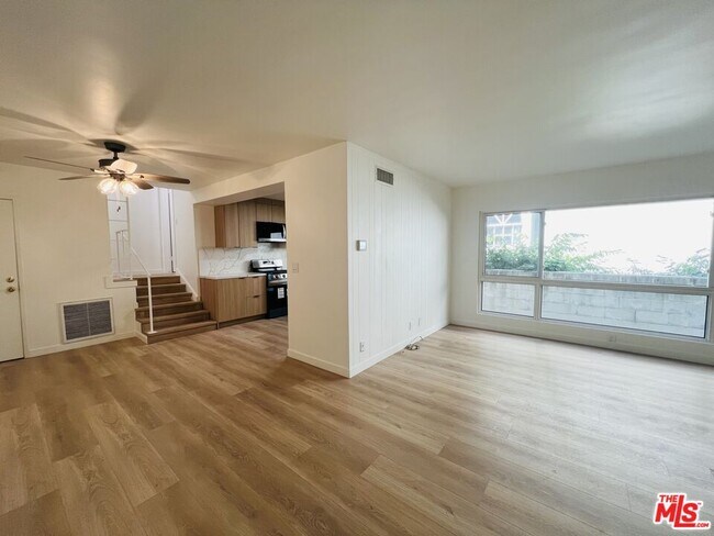 Building Photo - 340 N Palm Dr