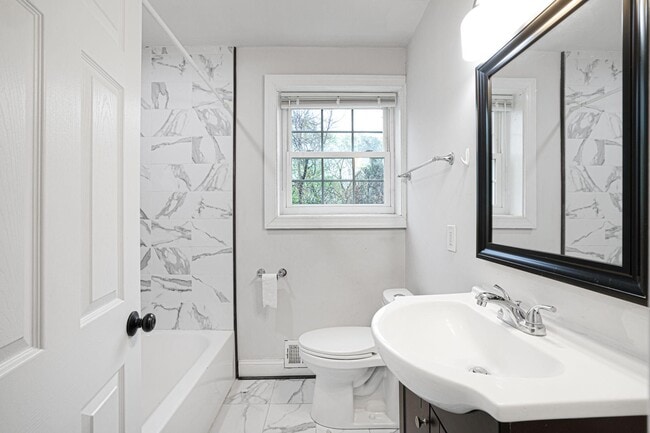 Building Photo - 3158 Westover Dr SE