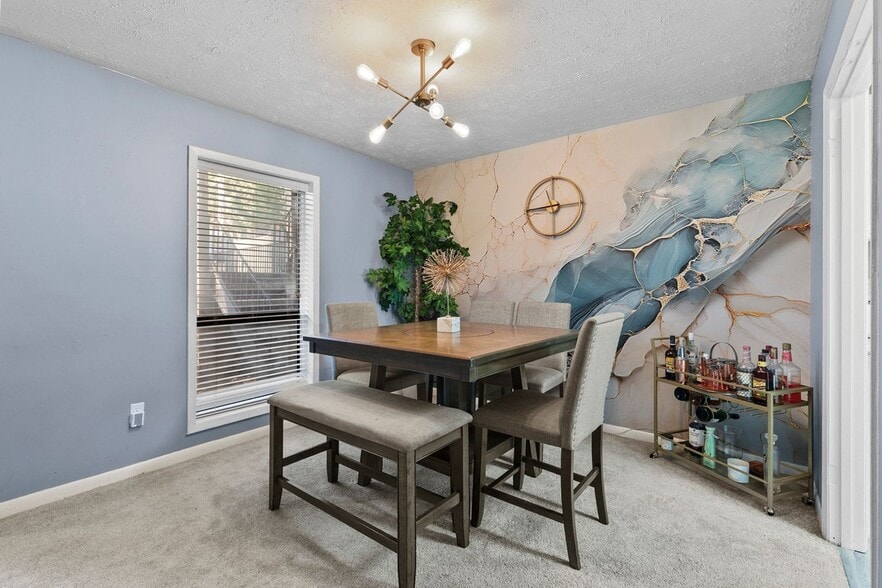 Building Photo - 8740 Roswell Rd