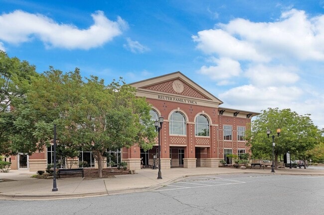 Building Photo - Biltmore Park Townhouse