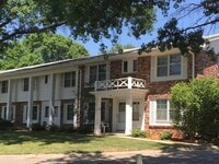 Building Photo - 915 Oakcrest St