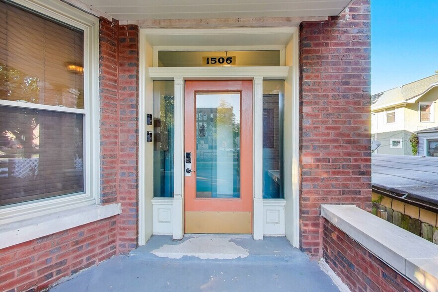 Building Photo - 1506 W Thome Ave