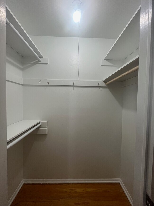 Building Photo - 6448 Iris Way