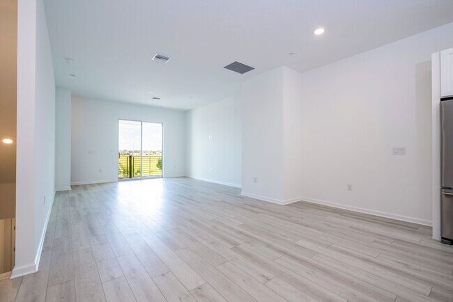 Building Photo - Modern 3-Bedroom 3.5-Bath Townhome with EV Charger, Smart Home Features, 2-Car Garage & Resort-St...