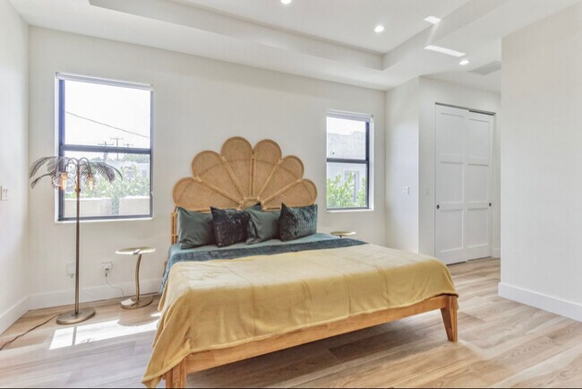 Building Photo - 436 Monroe Dr