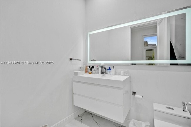Building Photo - 1516 Island