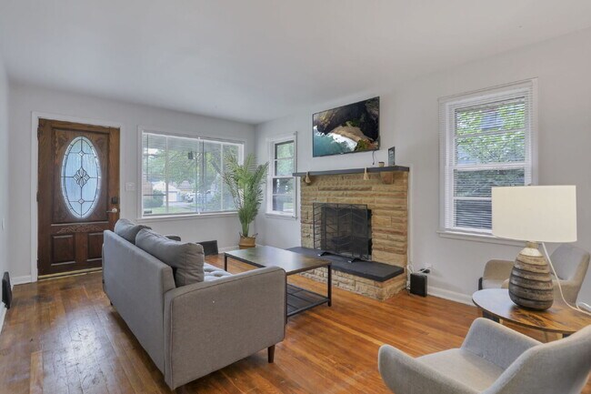 Building Photo - Beautifully Updated 3-Bedroom Home – Spacious, Modern, and Move-In Ready!