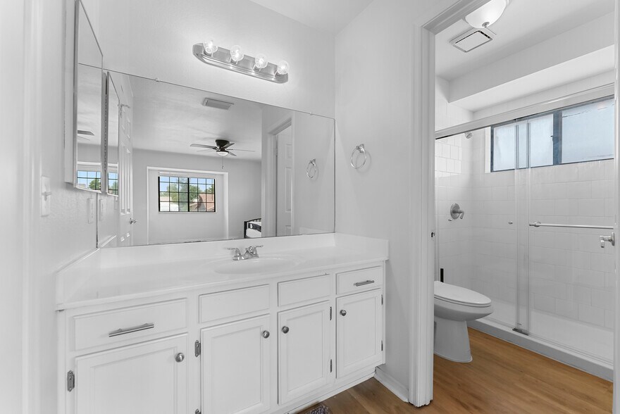 Building Photo - 3828 E Dulciana Ave