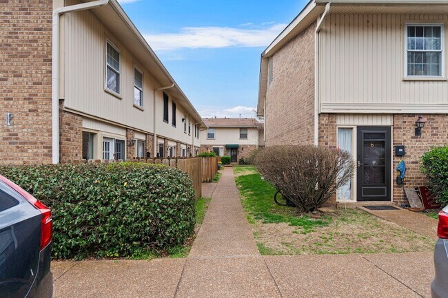 Building Photo - 2116 Hobbs Rd