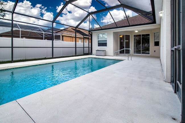 Building Photo - 4 bedroom 3 Bath Pool home in Lakewood Ranch Greenbrook