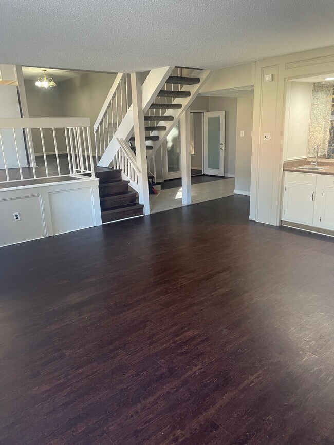 Building Photo - 10106 Lost Trail St