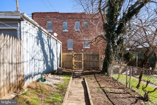 Building Photo - 941 Brunswick St