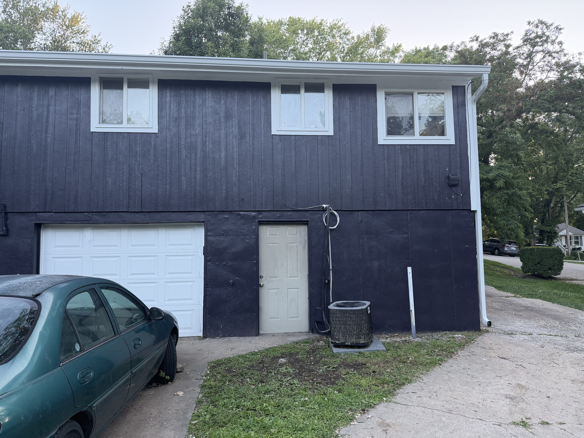 Building Photo - 5115 N Bellaire Ave
