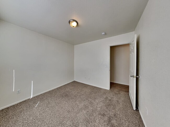 Building Photo - 2608 W Bloch Rd