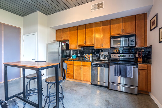 Building Photo - 620 Glen Iris Dr NE