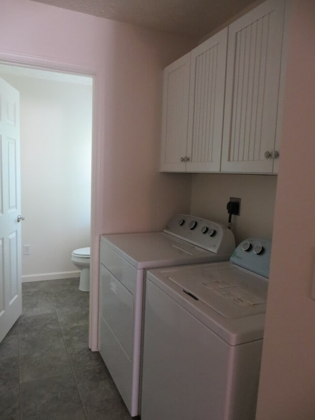 Building Photo - 28 Holler Rd