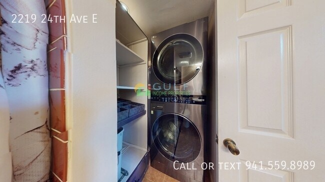 Building Photo - 2219 24th Ave E