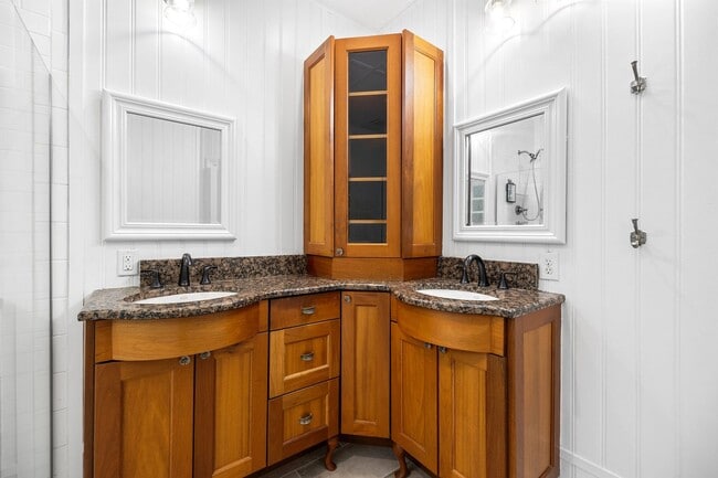 Building Photo - *Charming Farmhouse Style Retreat in Youngsville*