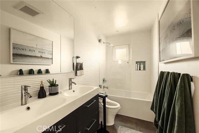 Building Photo - 610 9th St