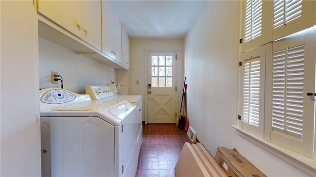 Building Photo - 102 Corson Pl