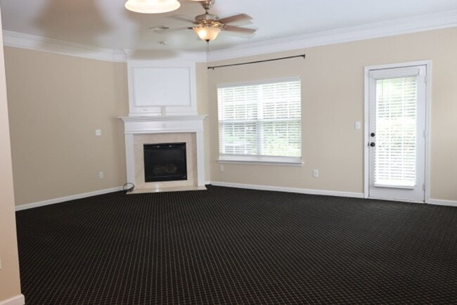 Building Photo - Charming 2-story Townhome