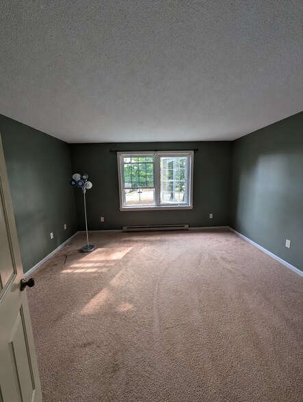 Building Photo - 161 Saco Ave