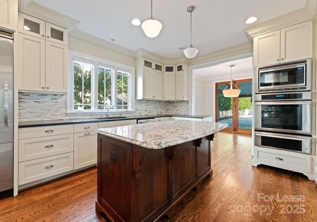 Building Photo - 3125 Pinehurst Pl