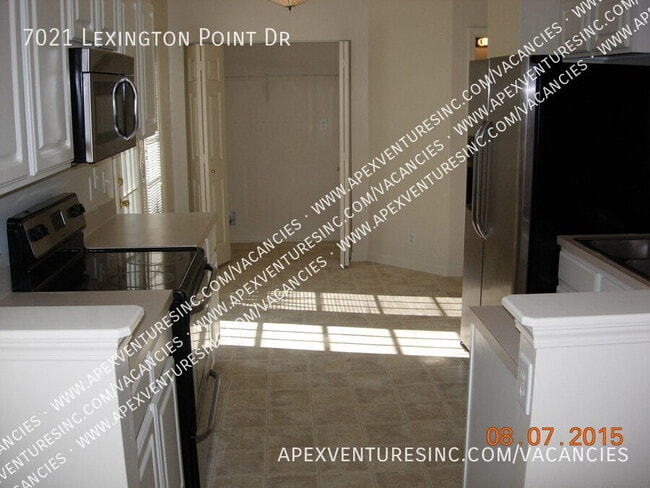 Building Photo - 7021 Lexington Point Dr