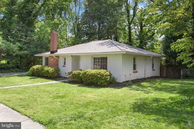 Building Photo - 710 N Buchanan St