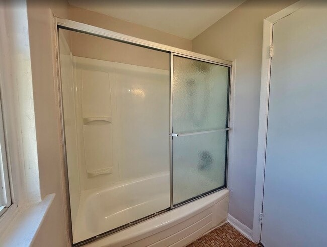 Building Photo - 4740 Vancouver Rd