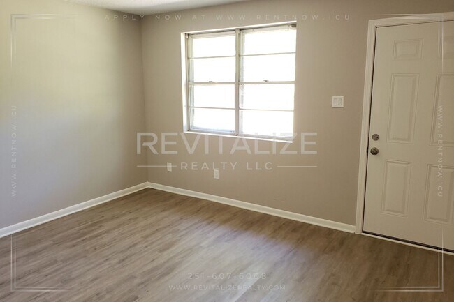Building Photo - Newly Remodeled 4 Bed 1 Bath House in Mobile!!