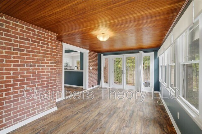 Building Photo - 3635 Vacation Ln