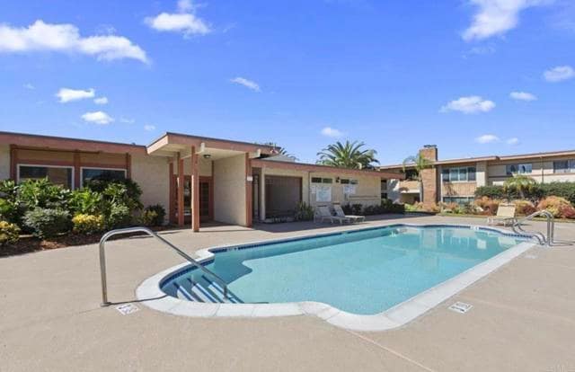 Building Photo - 6880 Hyde Park Dr