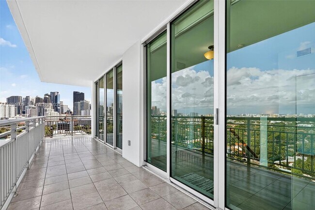 Building Photo - 2021 SW 3rd Ave