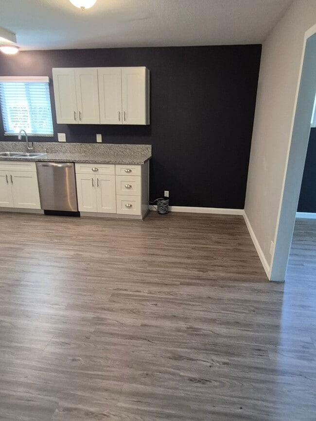 Building Photo - 3 Bedroom Orangevale Home