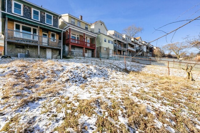 Building Photo - 329 Quincy Ave