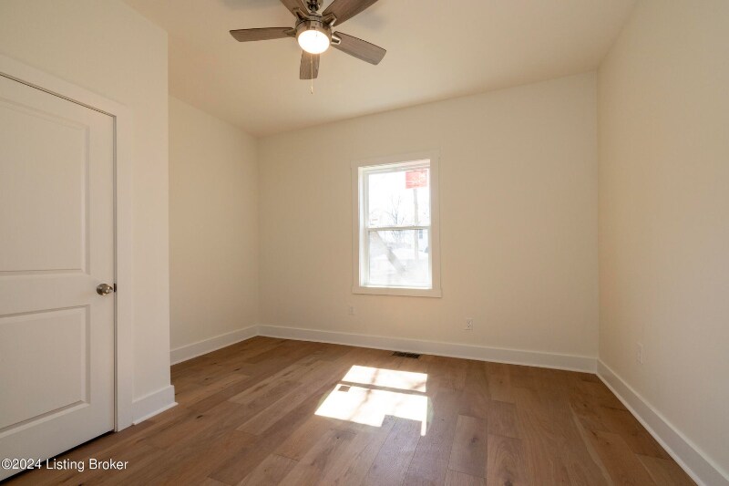 Building Photo - 426 E Oak St