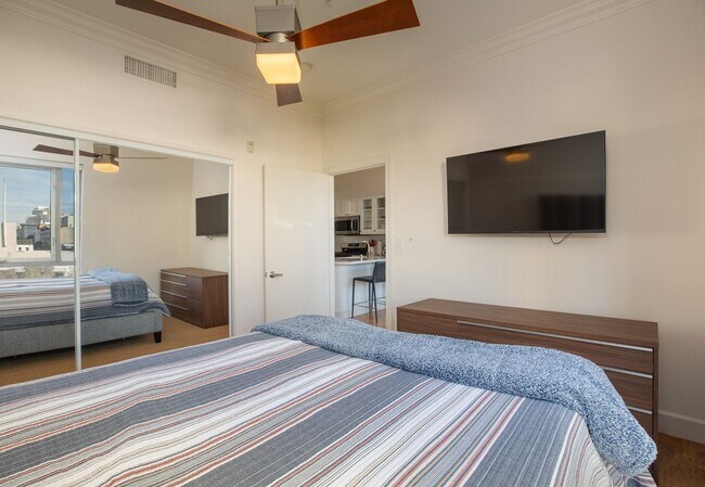 Building Photo - Stunning Corner Condo with City Views in the Heart of Gaslamp