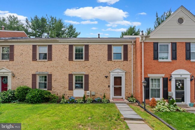 Primary Photo - 16 Cornerwood Ct