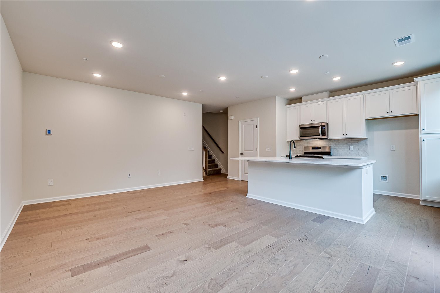 Building Photo - 624 Sadie Cir