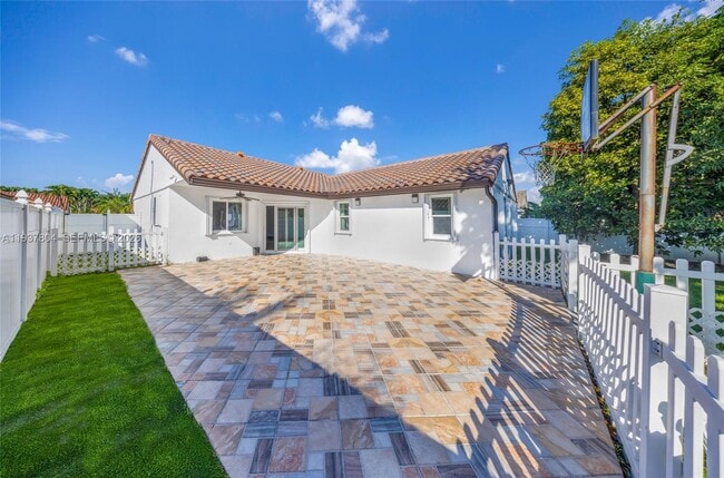 Building Photo - 6240 Gauntlet Hall Ln