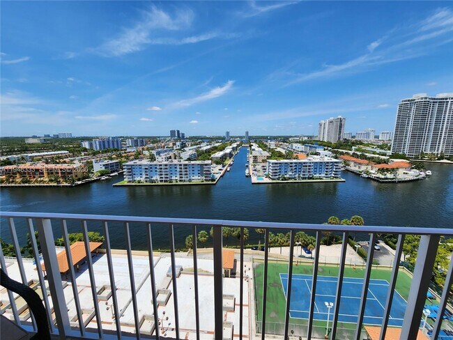 Building Photo - 290 174th St