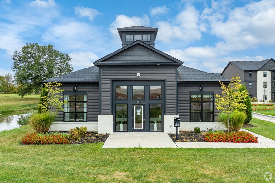 Primary Photo - Adams Pointe