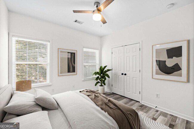 Building Photo - 4228 Laurel Creek Ct SE