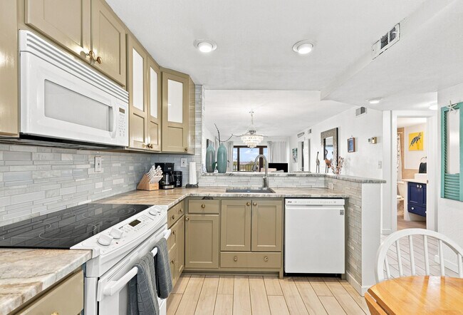 Building Photo - 10310 S Ocean Dr