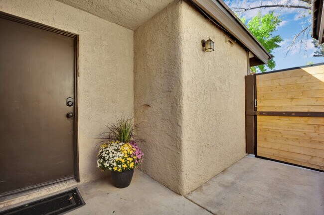 Building Photo - 3959 Salisbury Pl