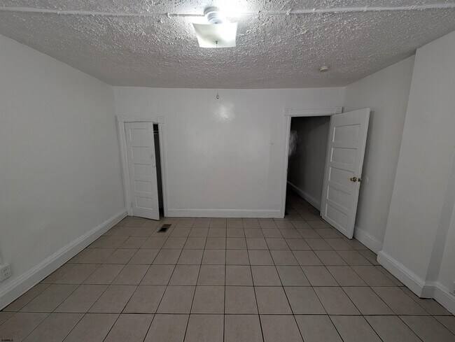 Building Photo - 349 N Ocean Ave