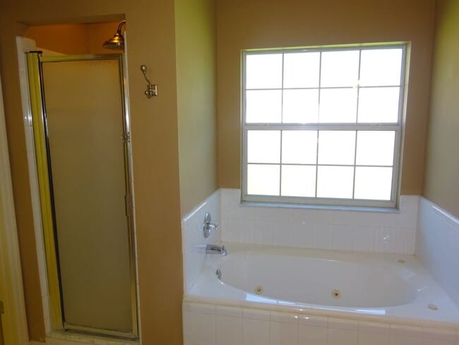 Building Photo - Spacious Home In South Pointe