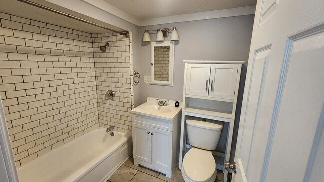 Building Photo - 741 E Morris St